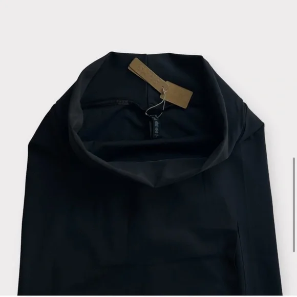 SKIMS Raw Edge Black Slit Skirt - Picture 4 of 5